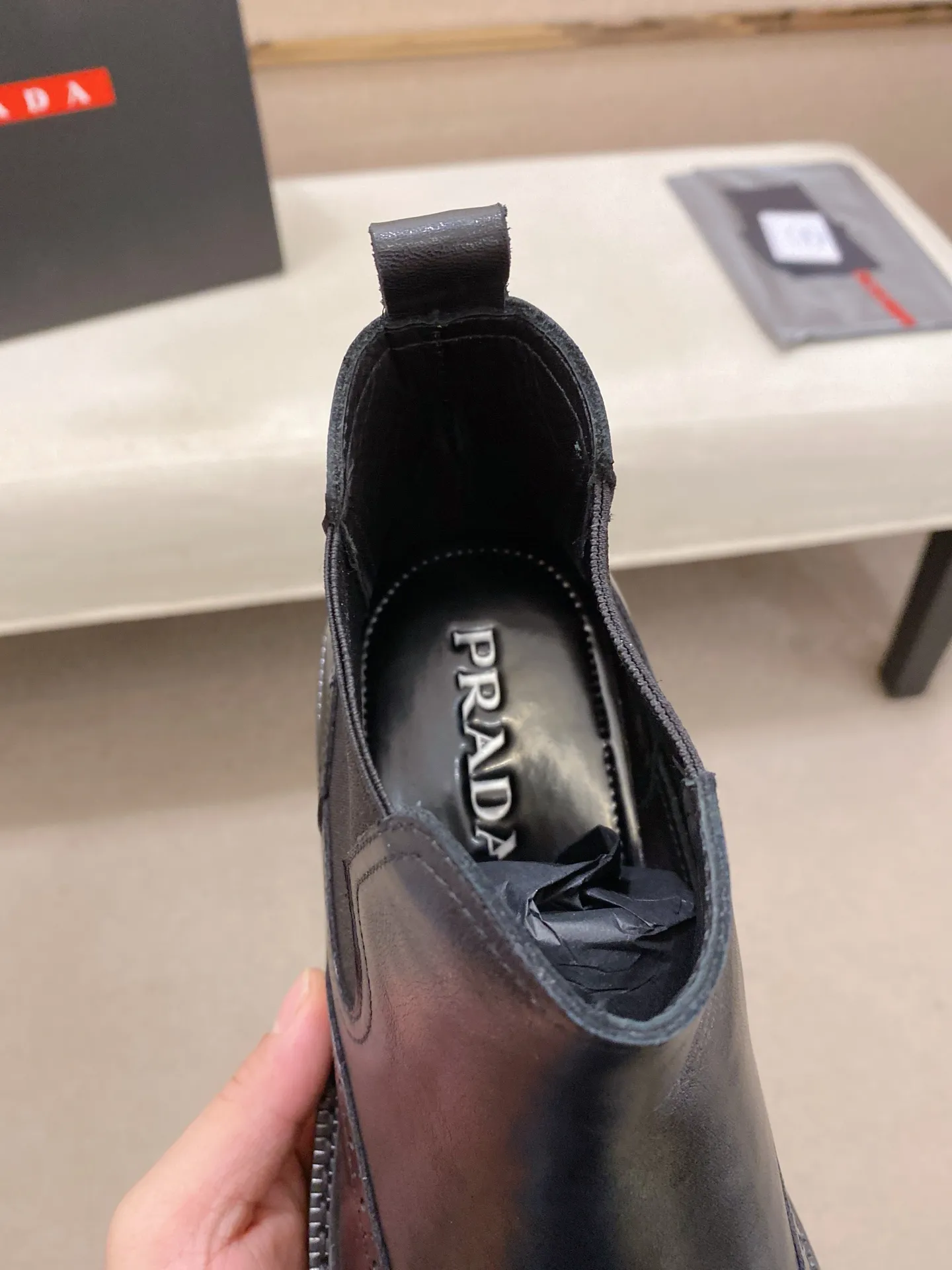 Factory price 760💰 Leather lining optional! 🍁🍁High-quality new PRADA counters are launched at the same time. The new men's shoes and 😘fabric are selected from imported lacquered first-layer cowhide and imported cowhide lining. 👍🏿 High-end ☄️ air-cushion molded anti-slip rubber outsole, exquisite lines, simple and elegant, comfortable and high-end for leisure travel. Code number: 38 to 45